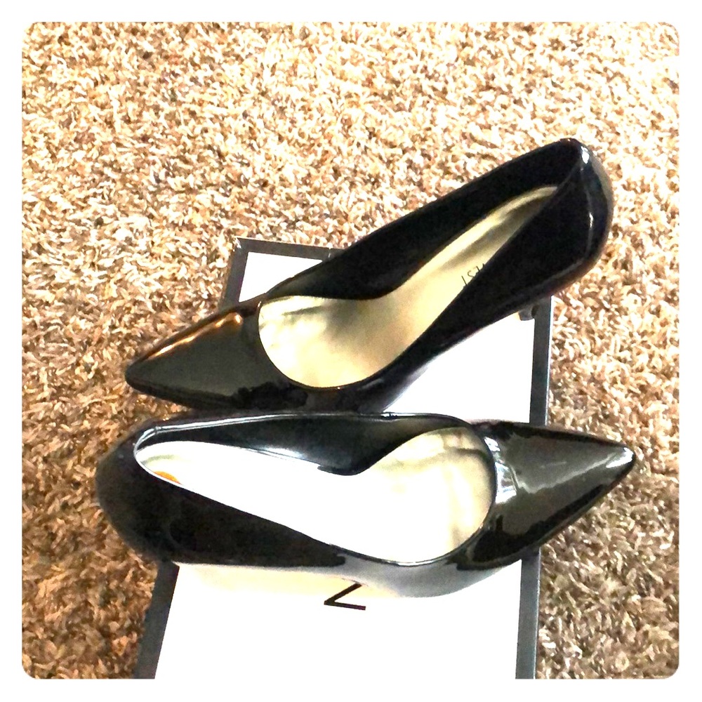 Nine West patent leather pumps